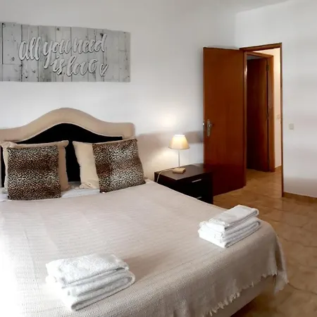 With 2 Bedrooms In With Wonderful Sea View And Furnished Terrace 200 M From The Beach Armação de Pêra
